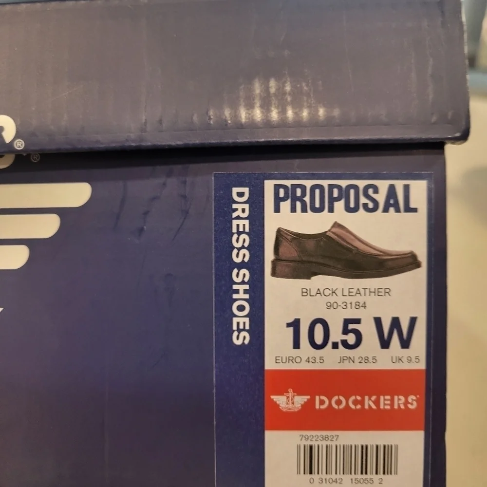 Dockers Proposal Genuine Leather Loafer.  Size 10.5.  New In Box